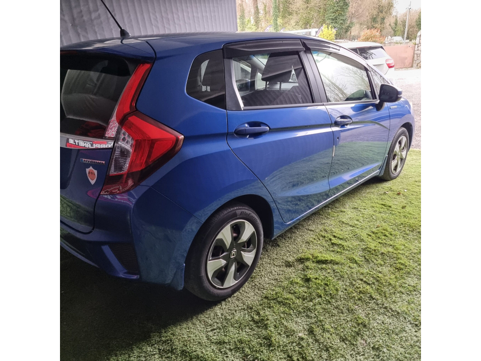 2016 Honda Fit - image 5