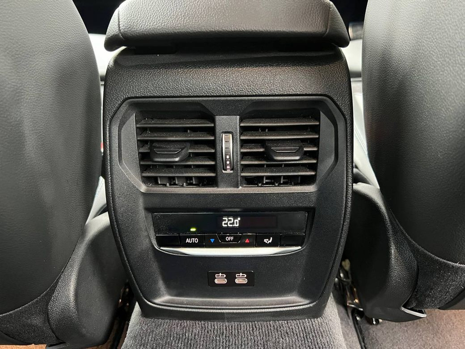 2021 BMW 3 Series - image 13