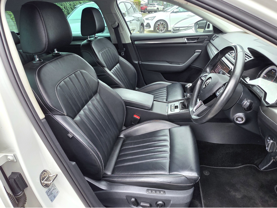 2020 Skoda Superb - image 13