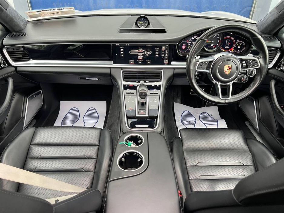 2018 Porsche Panamera - image 12