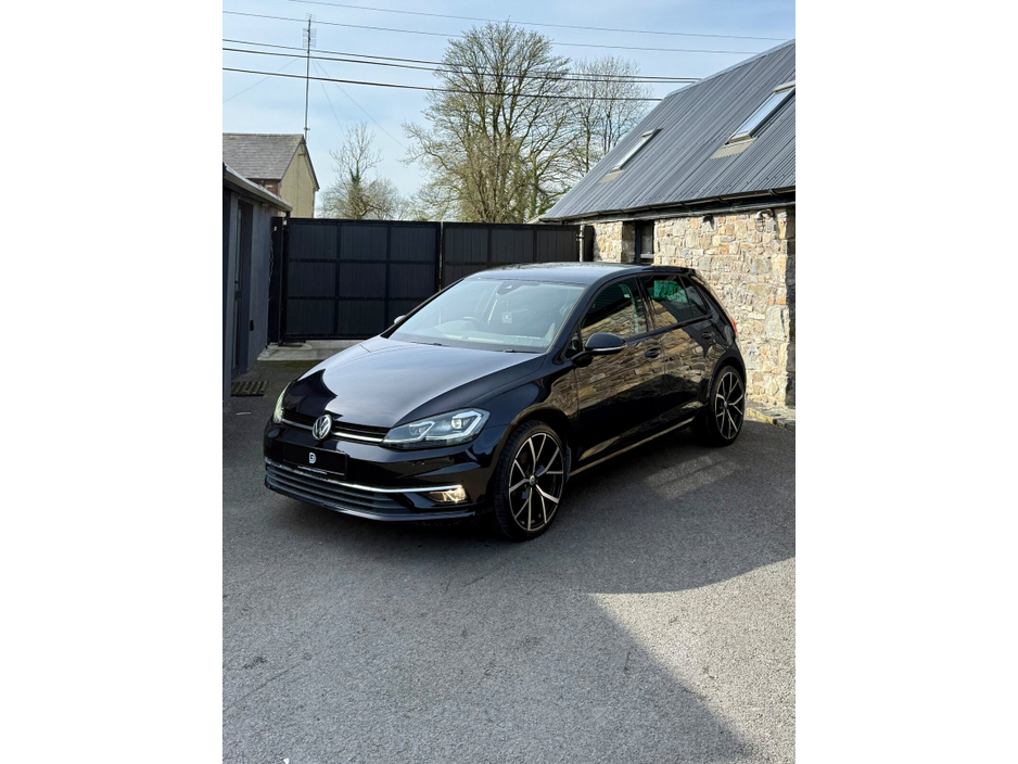 2018 Volkswagen Golf - image 3