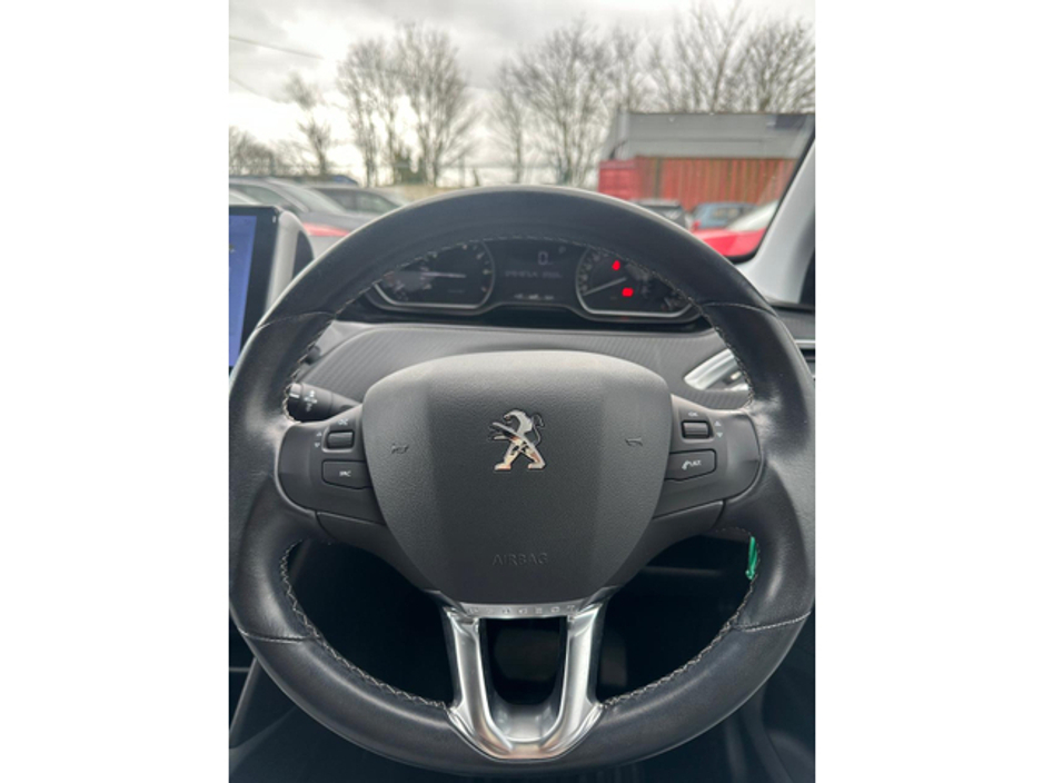 2017 Peugeot 208 - image 16