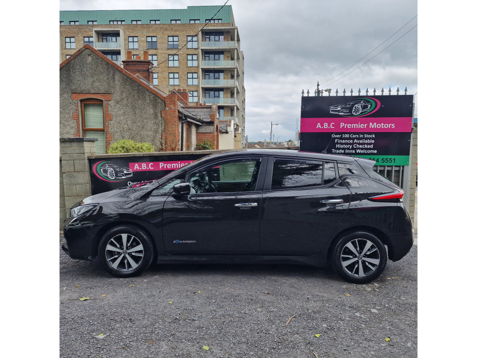 2018 Nissan Leaf - image 4