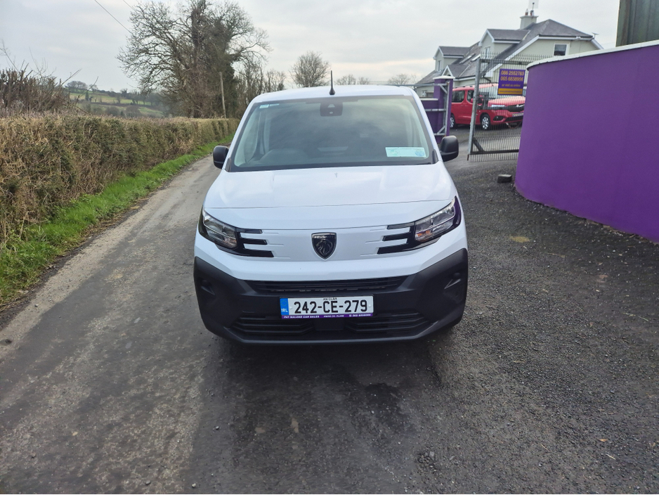 2024 Peugeot Partner - image 5