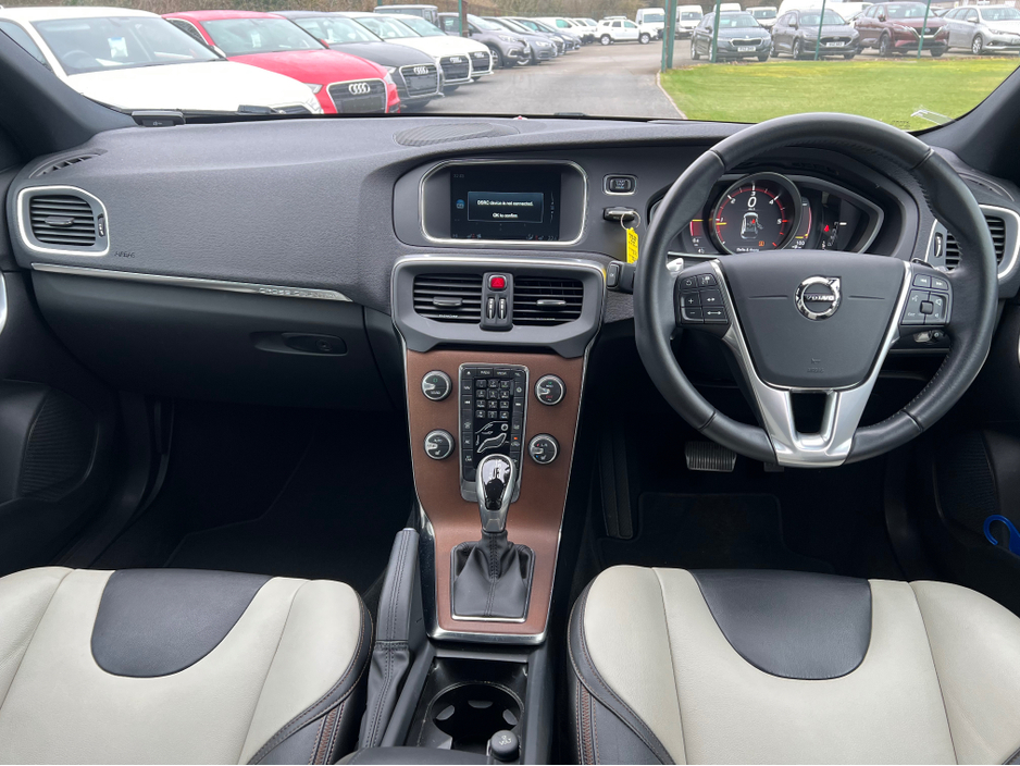 2016 Volvo V40 Cross Country D4 dynamic edition €16,500