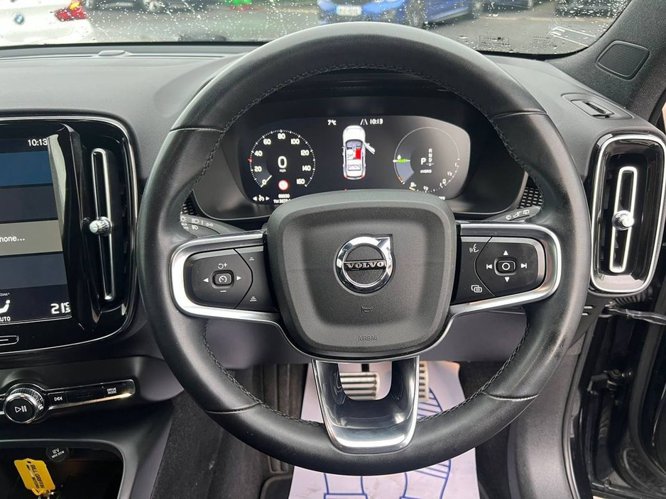 2022 Volvo XC40 R-DESIGN T4 1.5 HYBRID // SERVICE HISTORY // DIAMOND CUT ALLOYS // PARKING SENSORS €27,900
