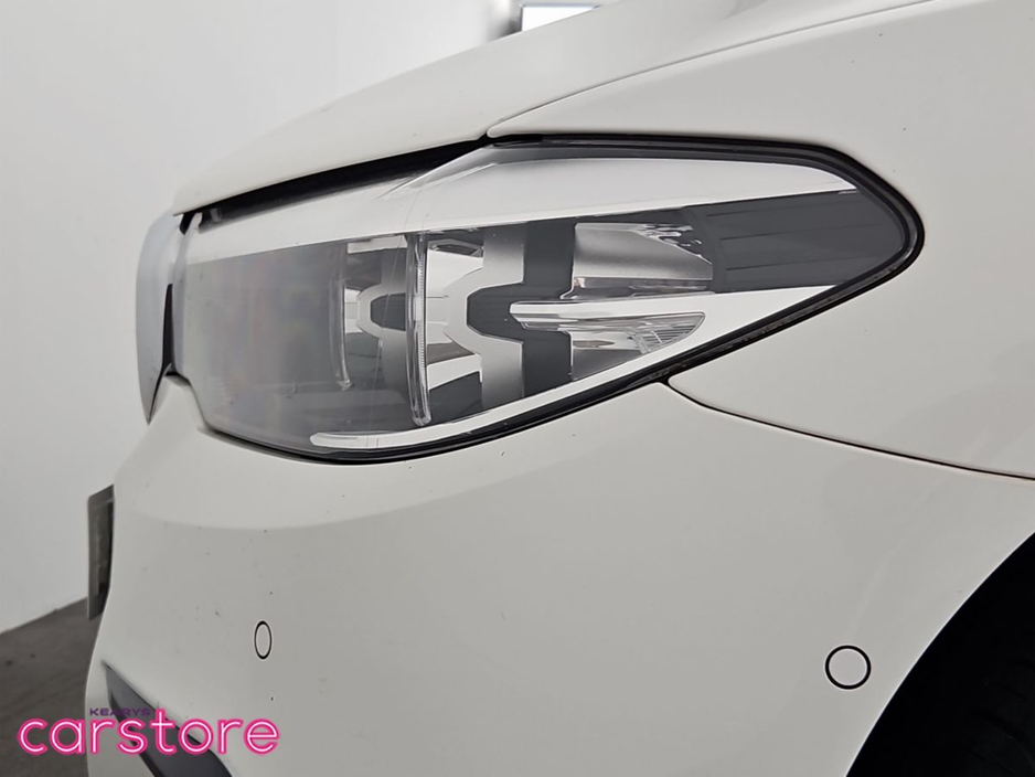 2020 BMW 5 Series - image 18