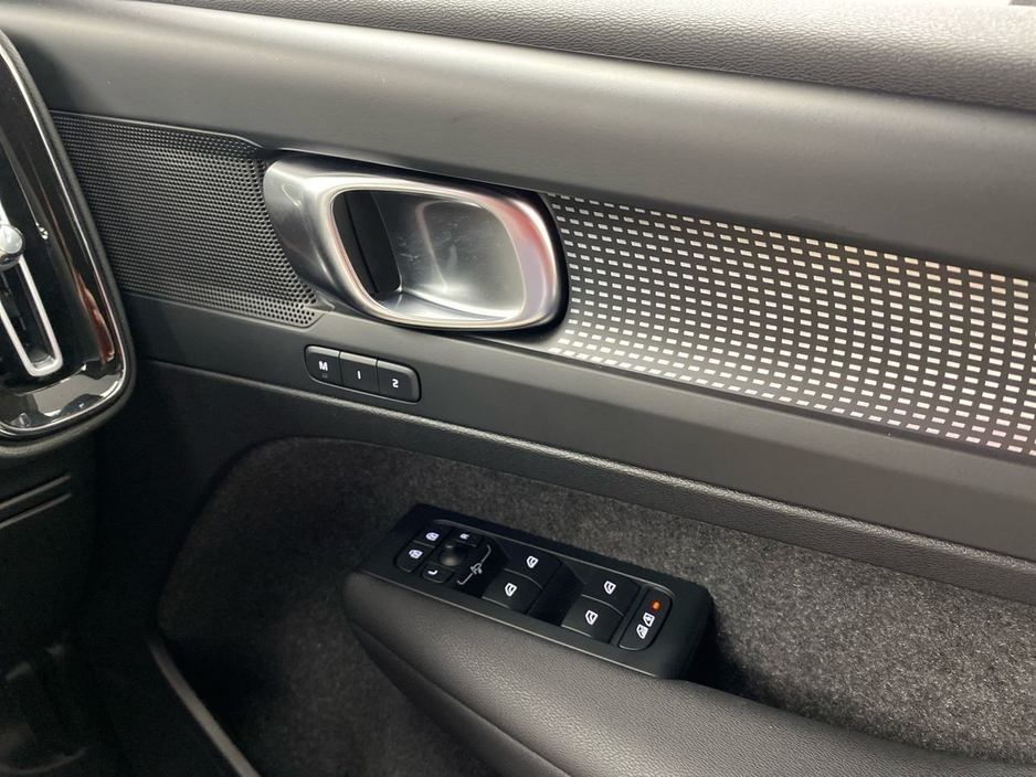 2026 Volvo EX40 - image 23