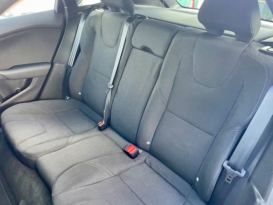 2015 Volvo V40 - image 22