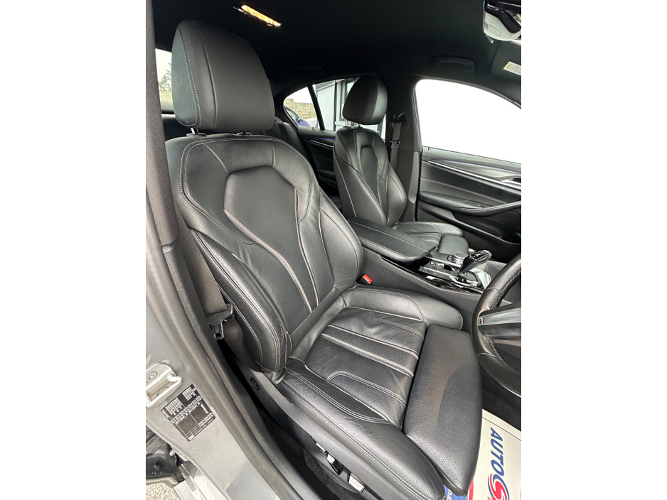 2021 BMW 5 Series - image 19