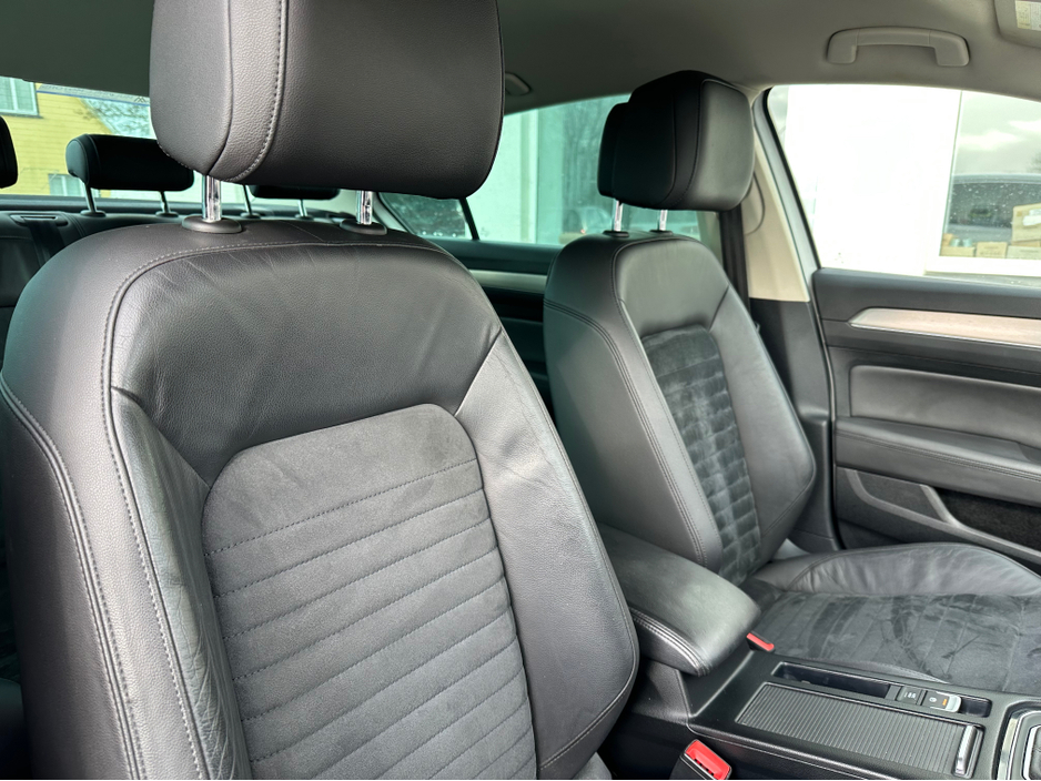 2016 Volkswagen Passat - image 19
