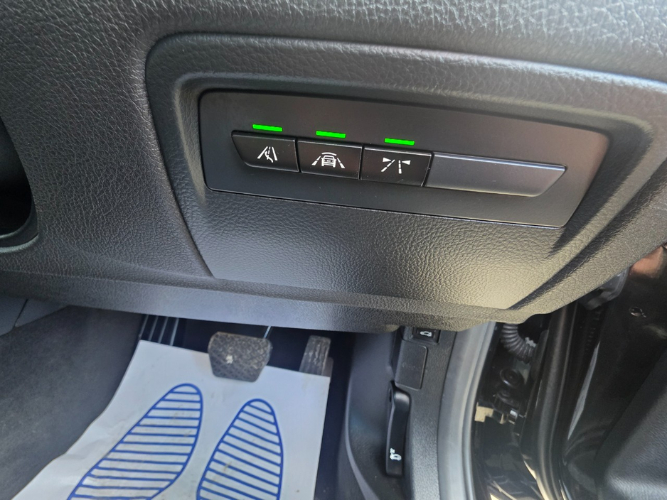 2017 BMW 3 Series - image 14