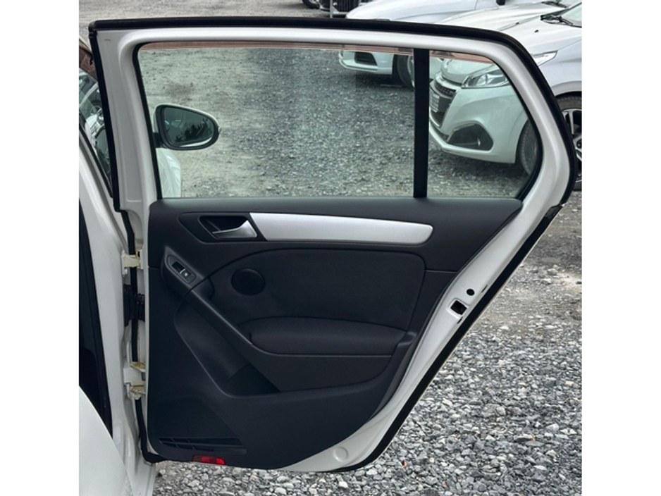 2012 Volkswagen Golf - image 7