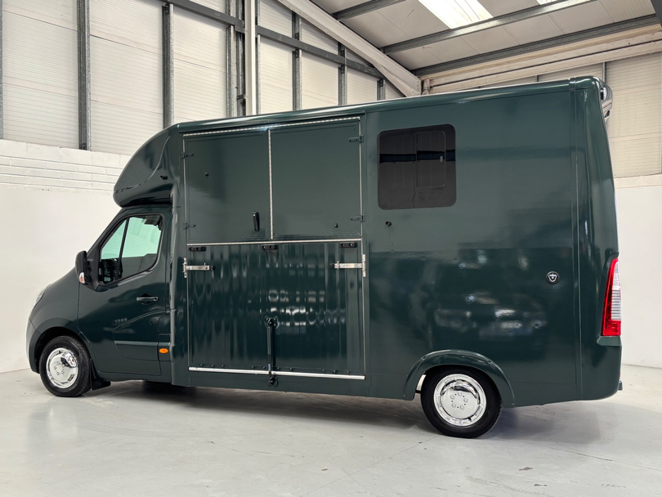 2021 Opel Movano - image 4