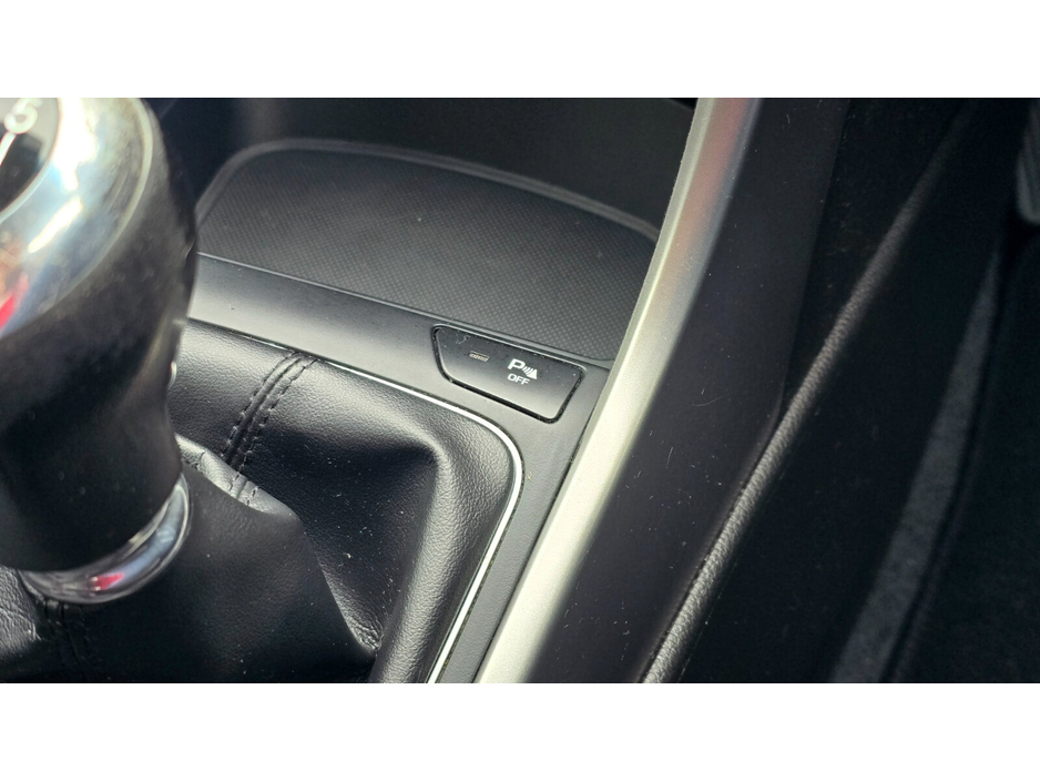 2016 Hyundai i30 - image 16