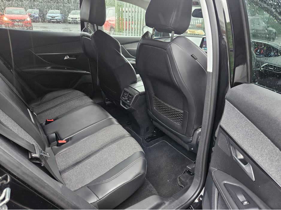 2017 Peugeot 3008 ALLURE 1.2 130 4DR €11,850