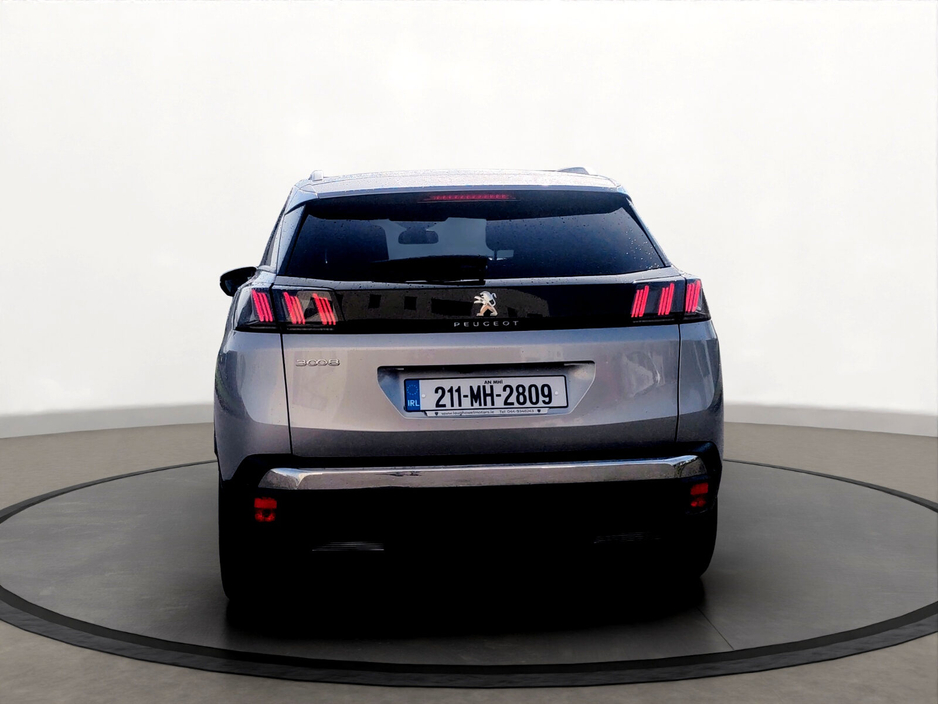 2021 Peugeot 3008 - image 2