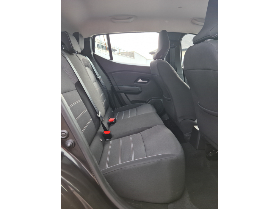 2023 Dacia Sandero - image 8