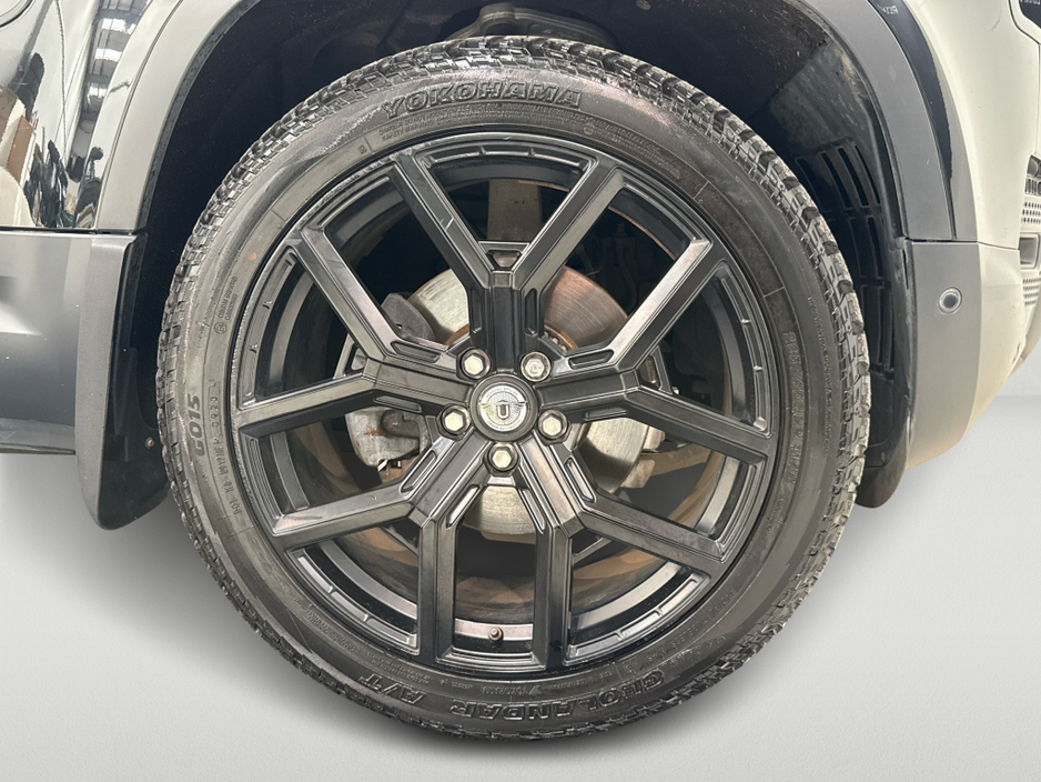 2021 Land Rover Defender - image 31