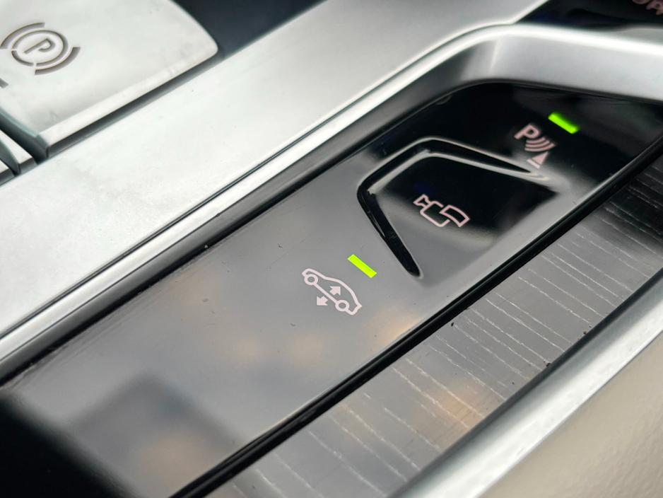 2020 BMW 7 Series - image 36