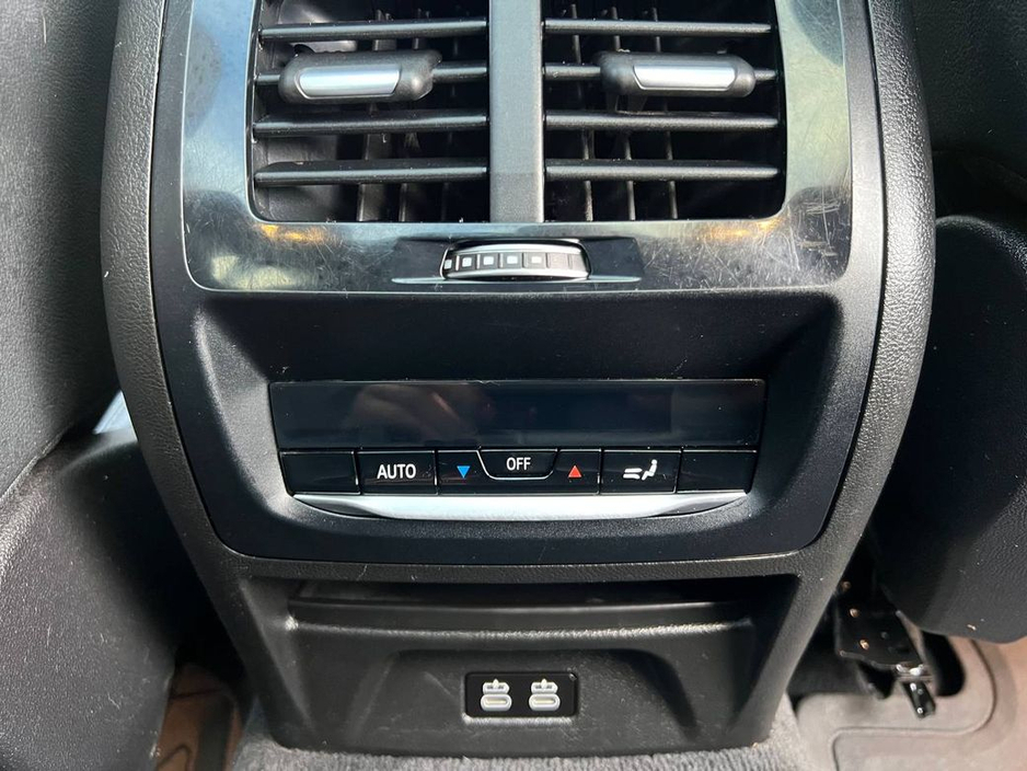 2022 BMW iX3 IX3 // OPENING PAN ROOF // LEATHER HEATED SEATS // DIGITAL CLUSTER // APPLE CARPLAY/ANDROID AUTO €25,900