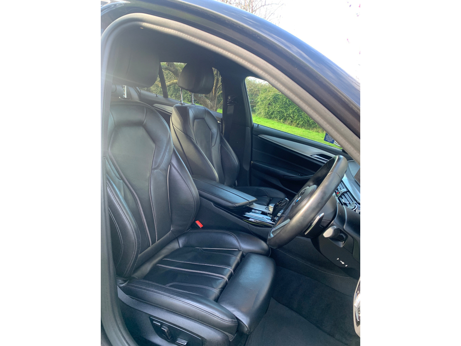 2018 BMW 5 Series - image 19