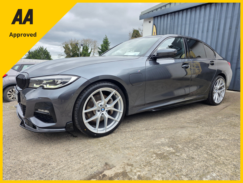 2020 BMW 3 Series - image 3