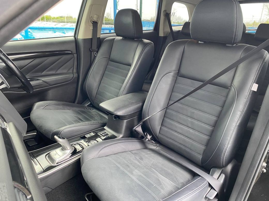 2018 Mitsubishi Outlander - image 6