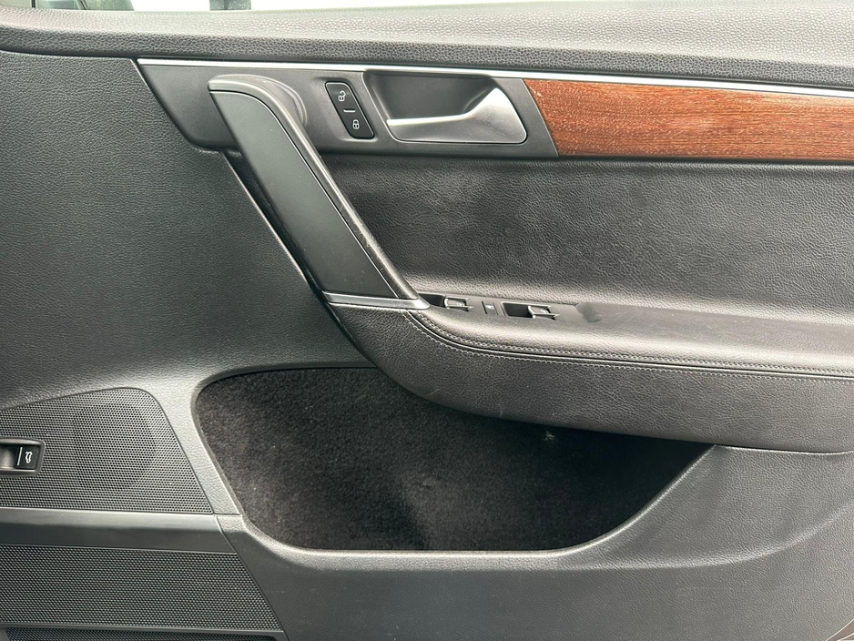 2012 Volkswagen Passat - image 28