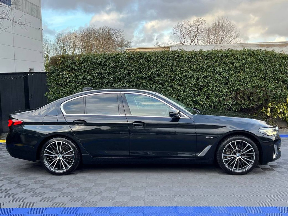 2022 BMW 5 Series 530e LUXURY LINE 2.0 HYBRID // HARMAN/KARDON // 360 VISUAL PARKING ASSIST // BMW INDIVIDUAL HEATED & COOLED SEATS €34,900