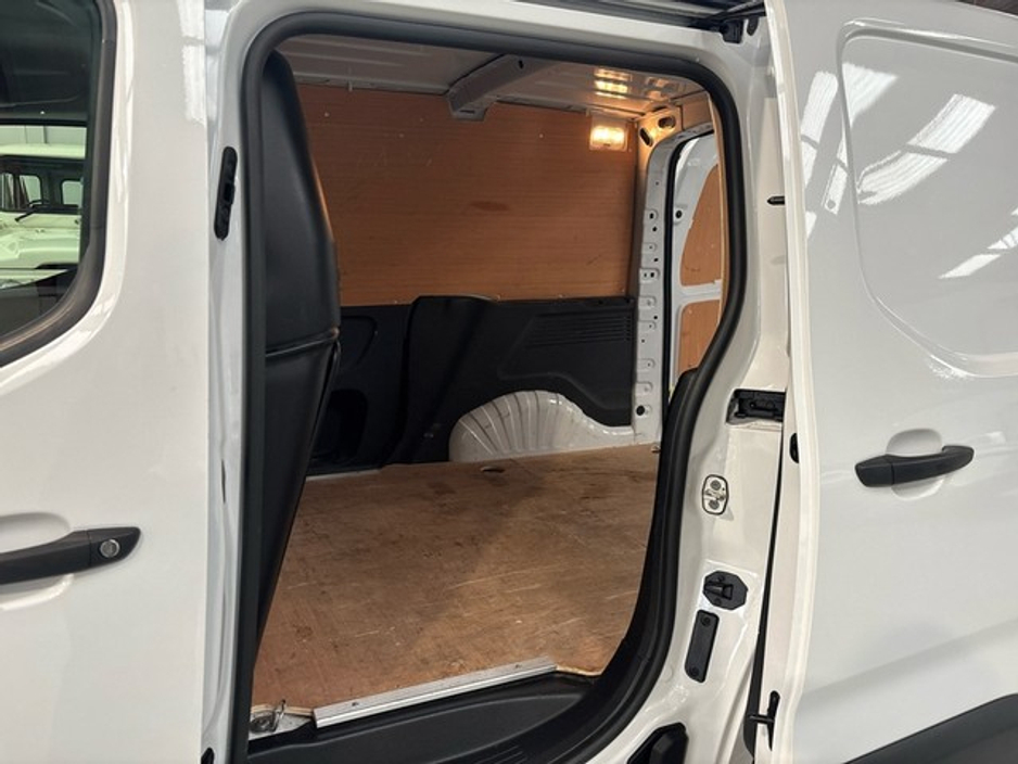 2024 Toyota Proace City - image 7