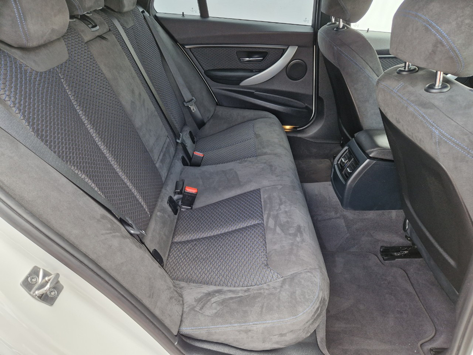 2014 BMW 3 Series - image 25