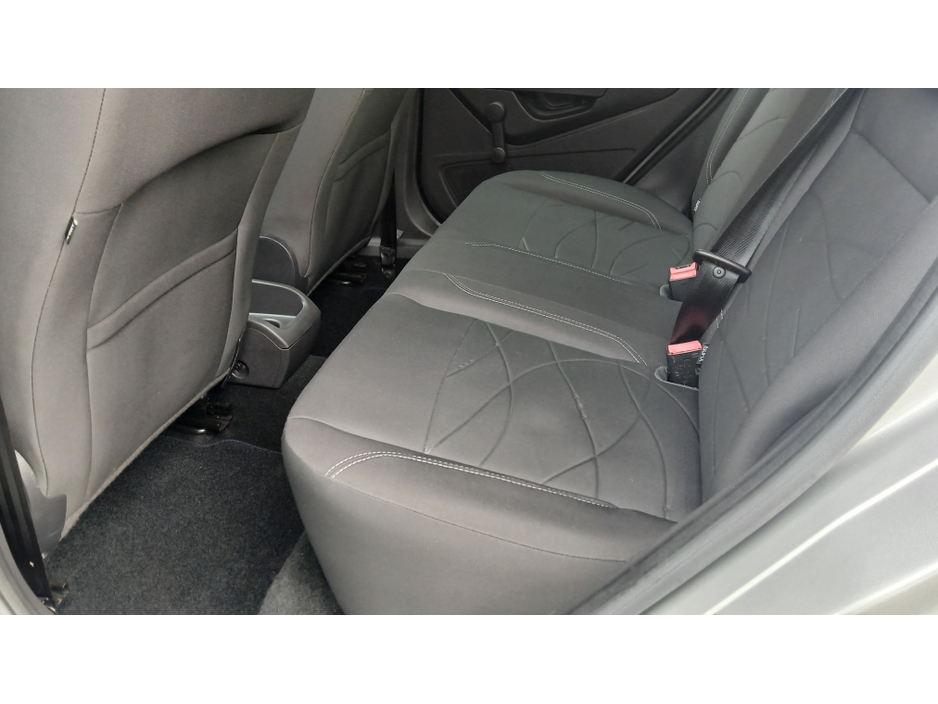 2015 Ford Fiesta - image 13