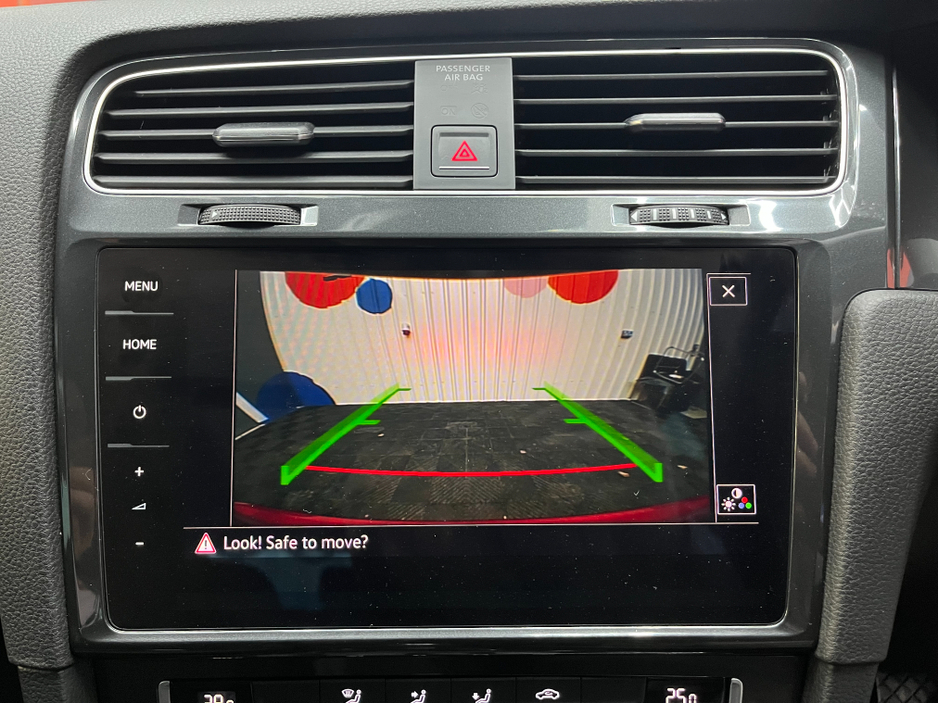 2018 Volkswagen Golf €17950! 2018 VOLKSWAGEN GOLF TSI CONFORT LINE 1.2 AUTOMATIC / CRUISE CONTROL / REVERSE CAMERA / PADDLE SHIFTERS / APPLE CARPLAY  AND MORE €17,950