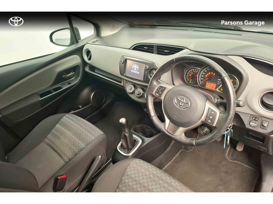 2017 Toyota Yaris - image 7