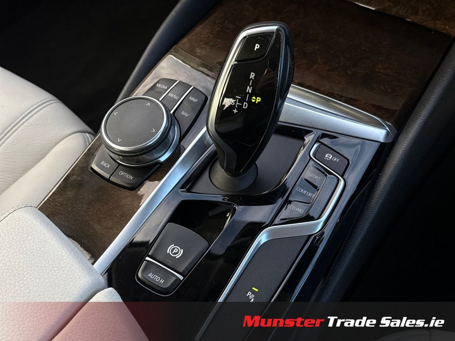 2018 BMW 5 Series - image 11