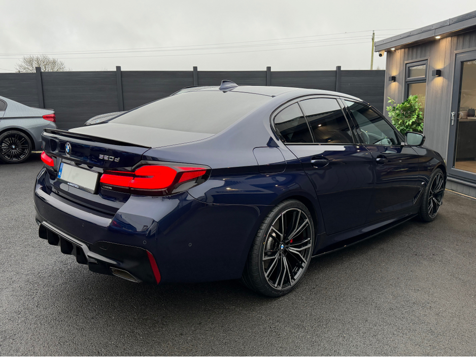 2020 BMW 5 Series - image 8