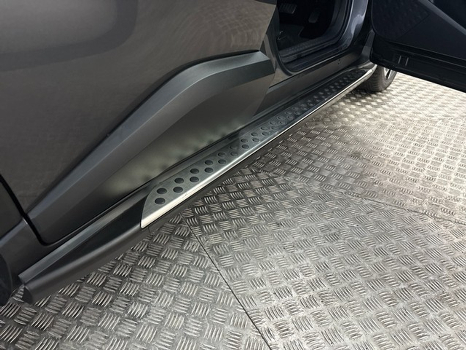 2021 Toyota C-HR - image 11