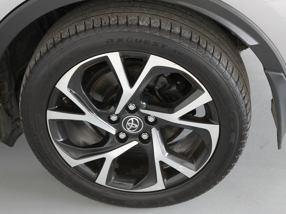 2019 Toyota C-HR - image 29