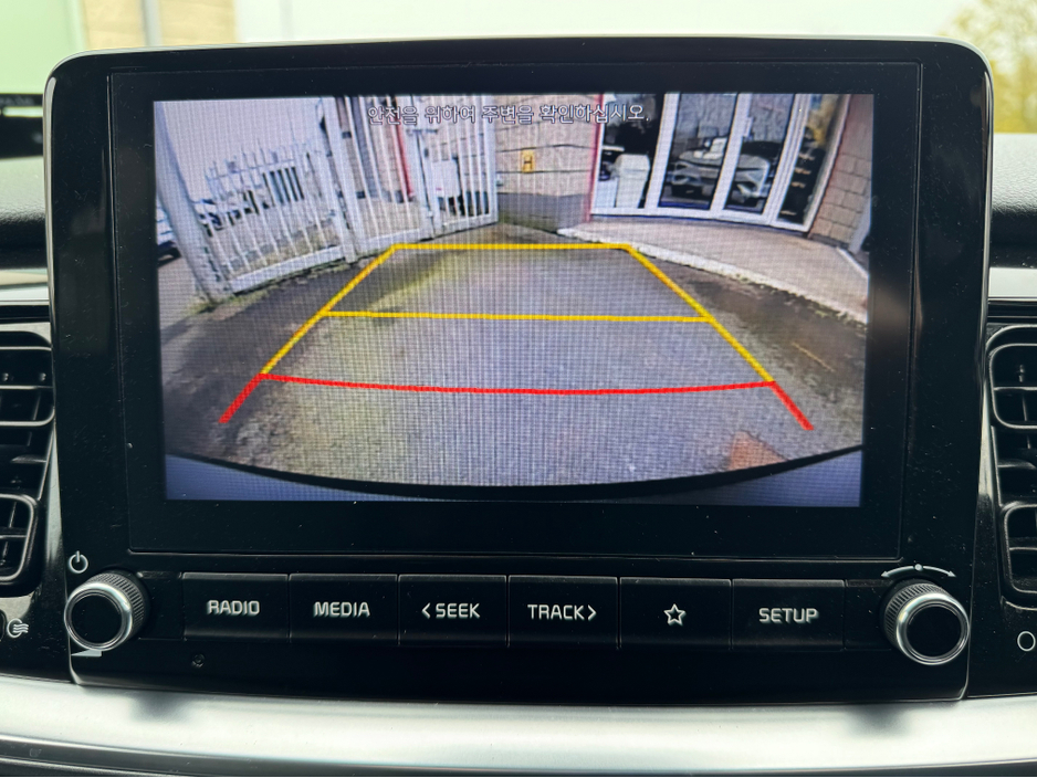 2021 Kia Stonic - image 18