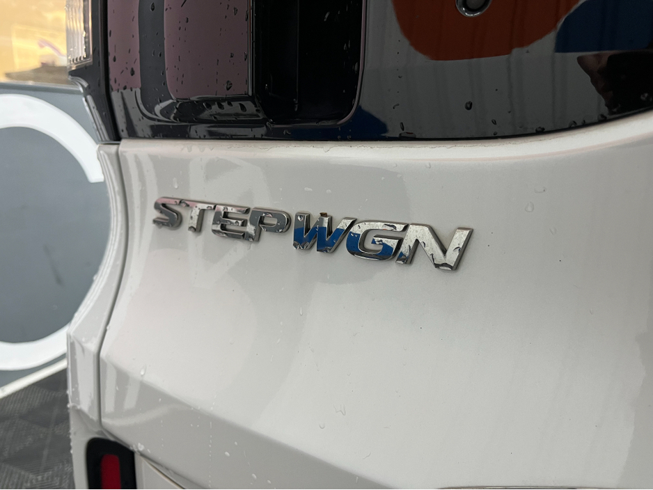 2021 Honda Stepwagon - image 7