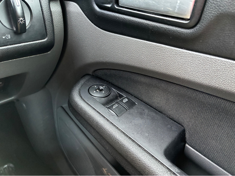 2011 Ford Focus - image 18