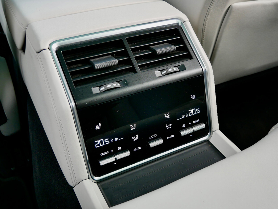 2023 Porsche Panamera - image 33