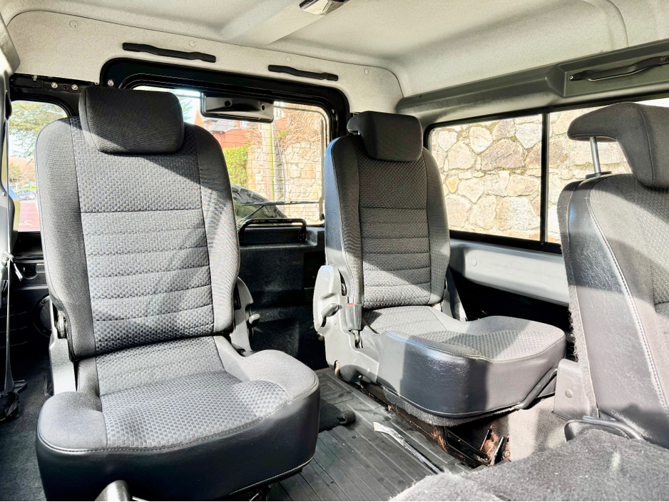 2011 Land Rover Defender - image 18