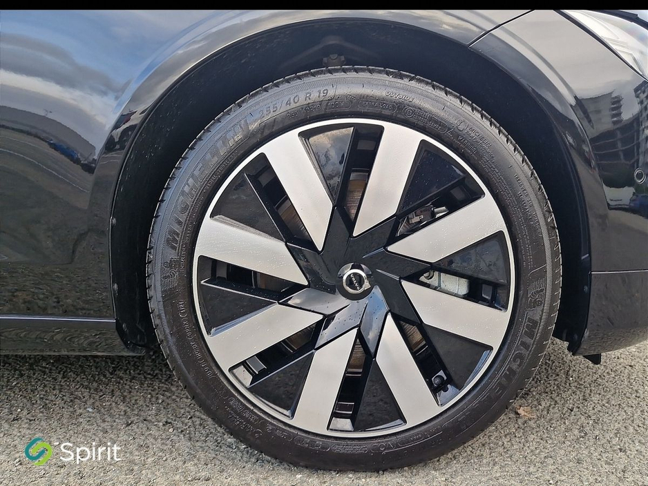 2026 Volvo V90 - image 9