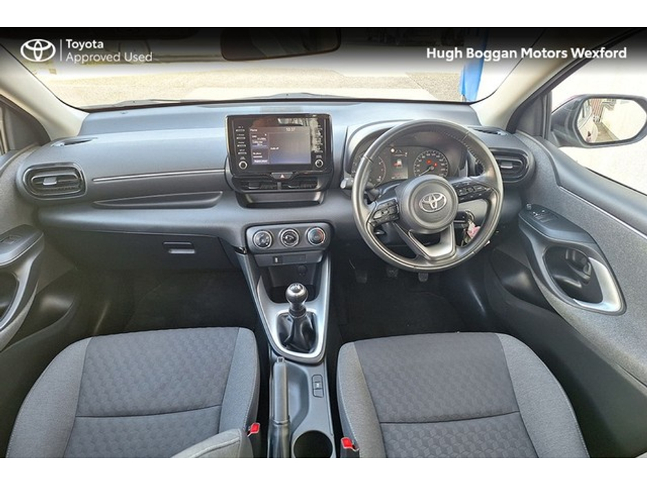 2021 Toyota Yaris - image 8