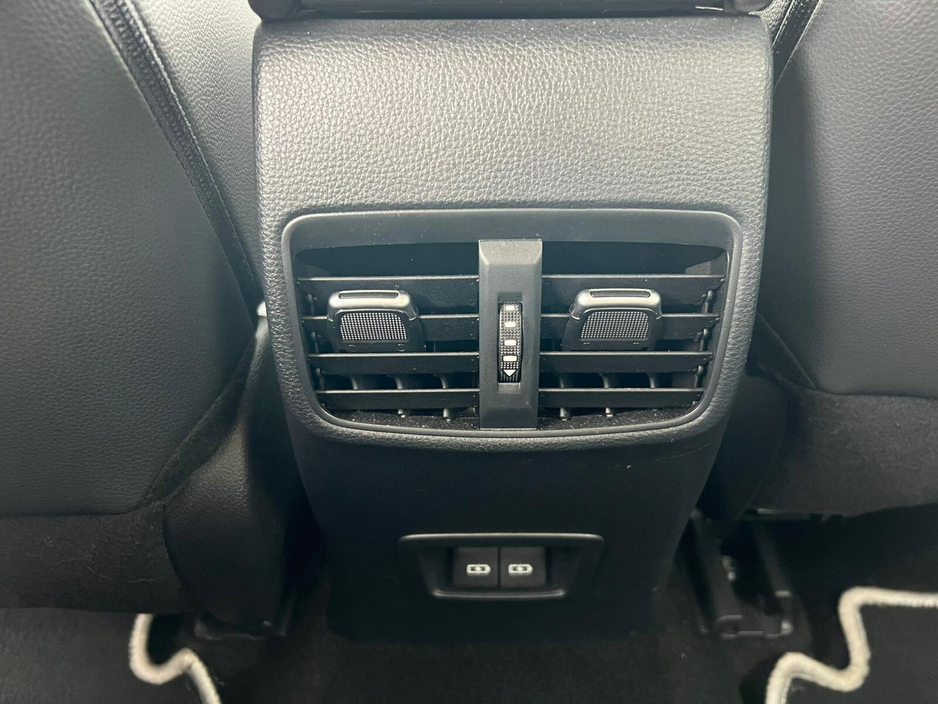 2023 Toyota Corolla - image 8