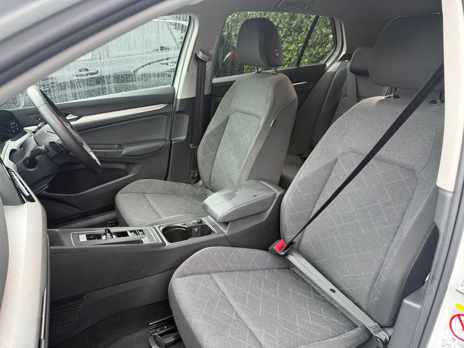 2024 Volkswagen Golf 1.0 eTSI // APPLE CARPLAY/ANDROID AUTO // DIAMOND CUT ALLOYS // DIGITAL CLUSTER €28,900
