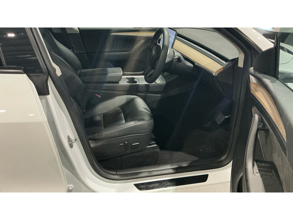 2023 Tesla Model Y - image 11
