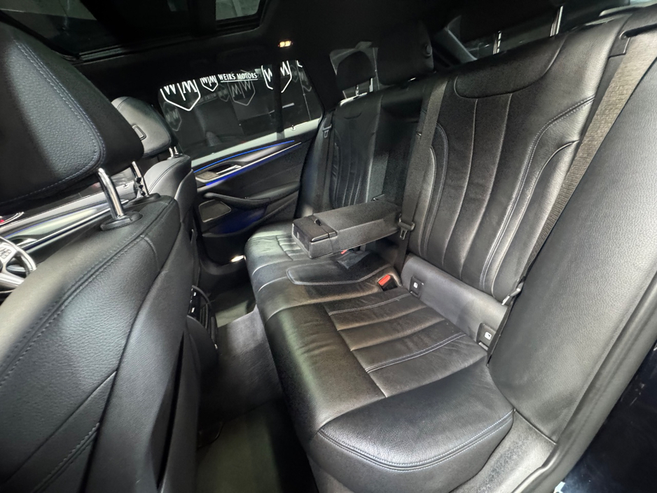2021 BMW 5 Series - image 24